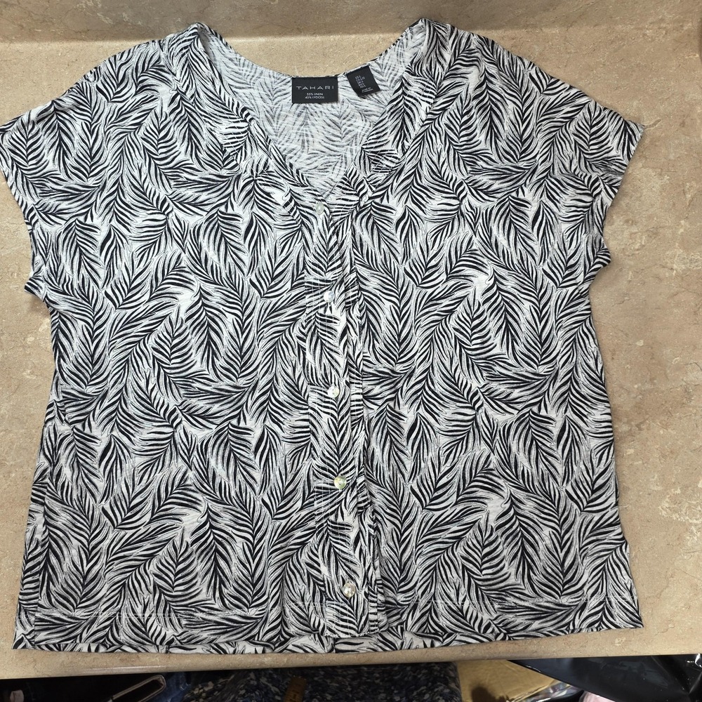 Tahari Linen Blend Top Women L White Black Palm Leaf Button V Neck Coastal - Picture 6 of 10